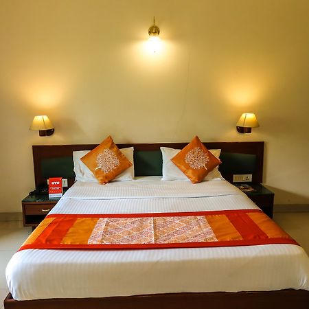 Hotel Lotus Pune Bagian luar foto