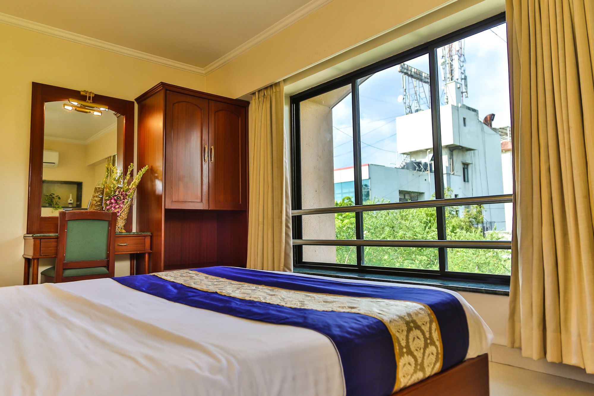 Hotel Lotus Pune Bagian luar foto