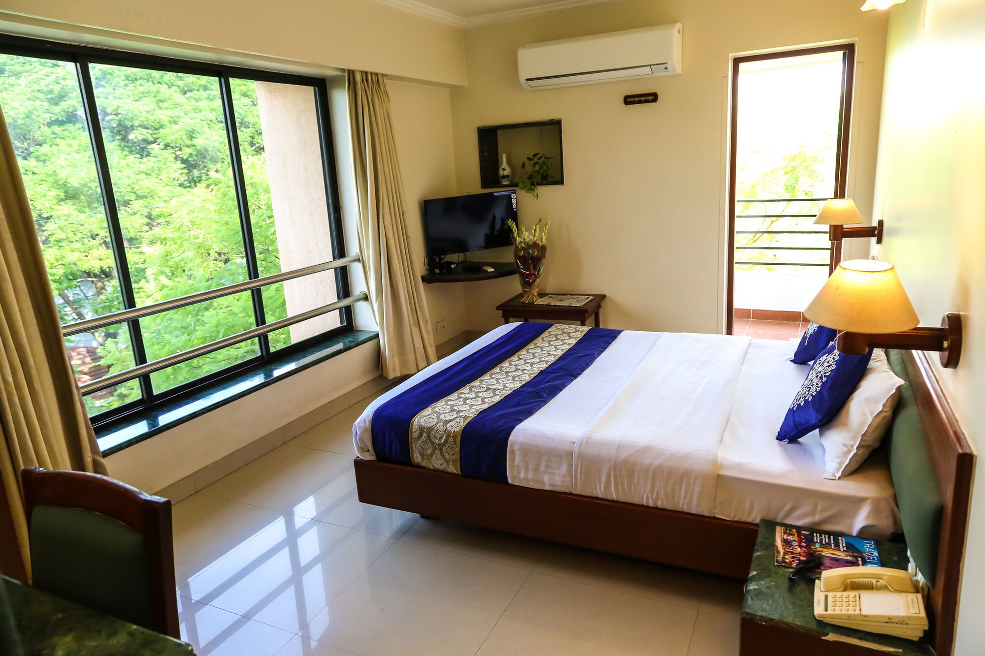 Hotel Lotus Pune Bagian luar foto