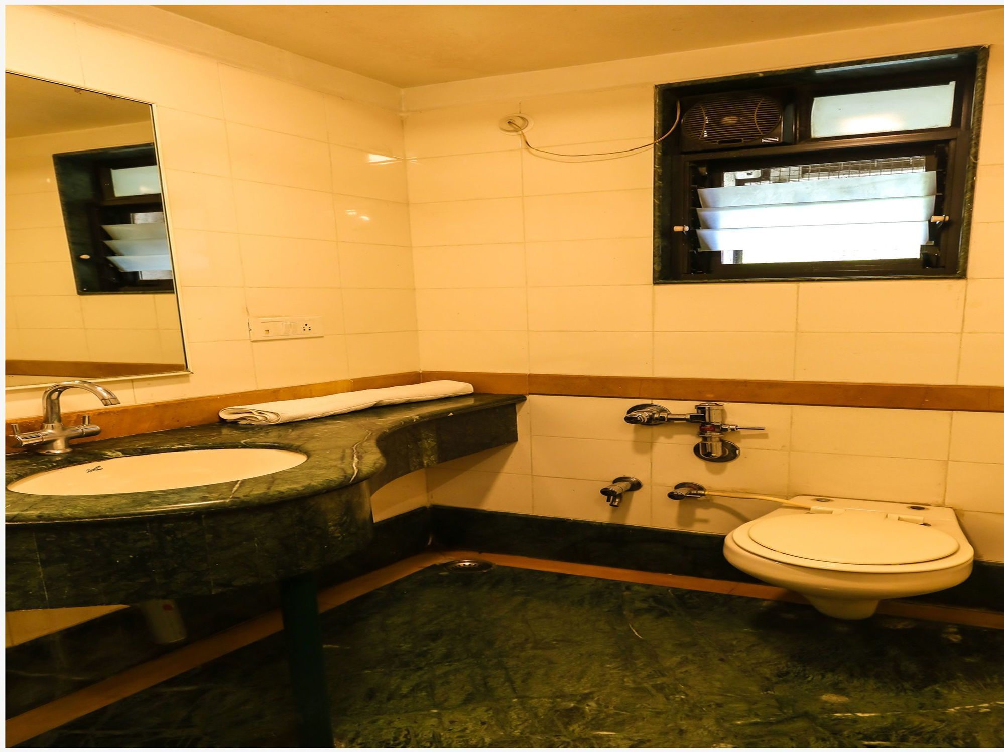 Hotel Lotus Pune Bagian luar foto