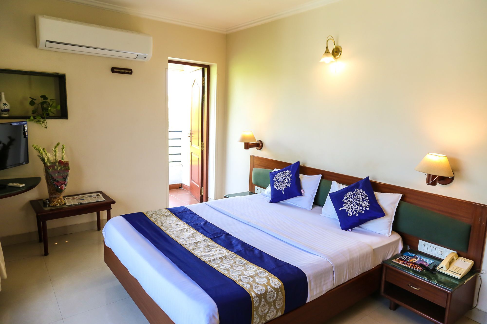 Hotel Lotus Pune Bagian luar foto