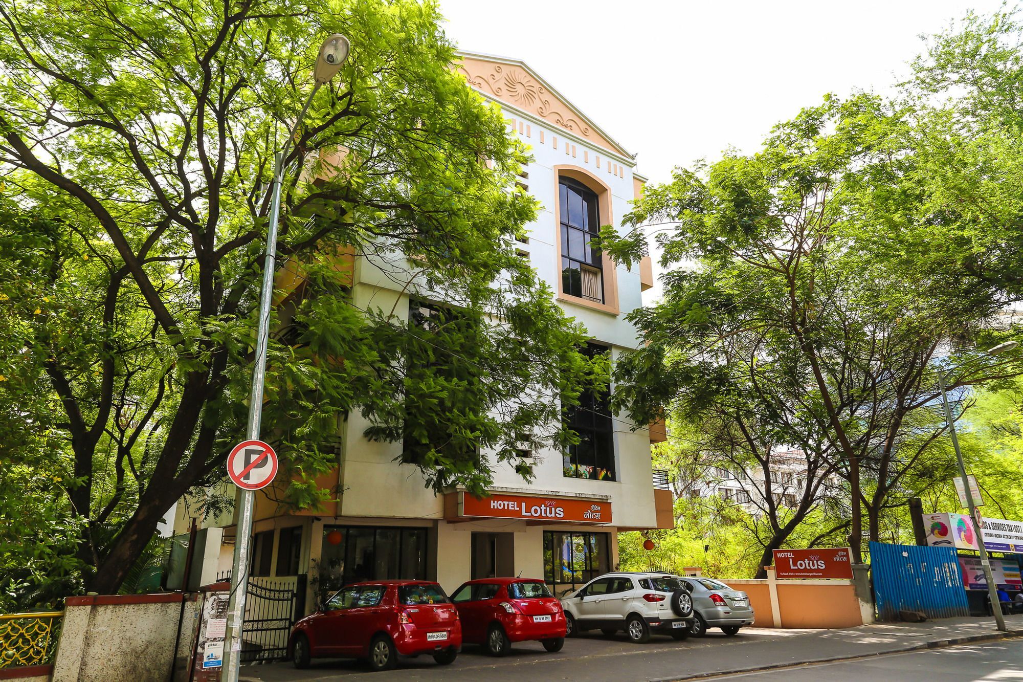 Hotel Lotus Pune Bagian luar foto